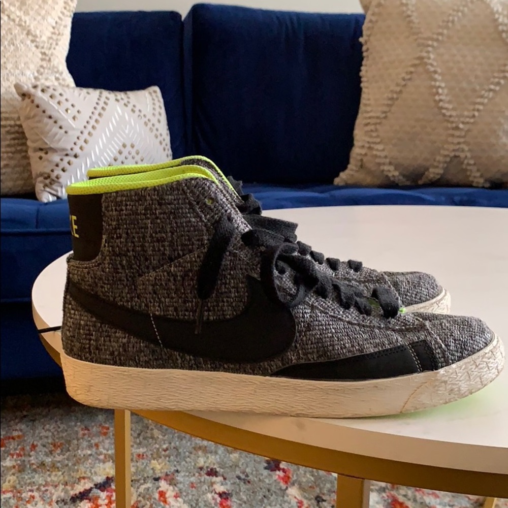 Nike Retro Hightops in Women’s 9.5